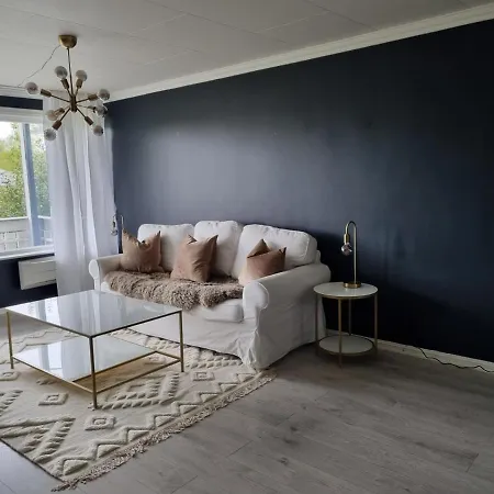 Nyoppusset Leilighet I Naerheten Av Aker Apartment Stord